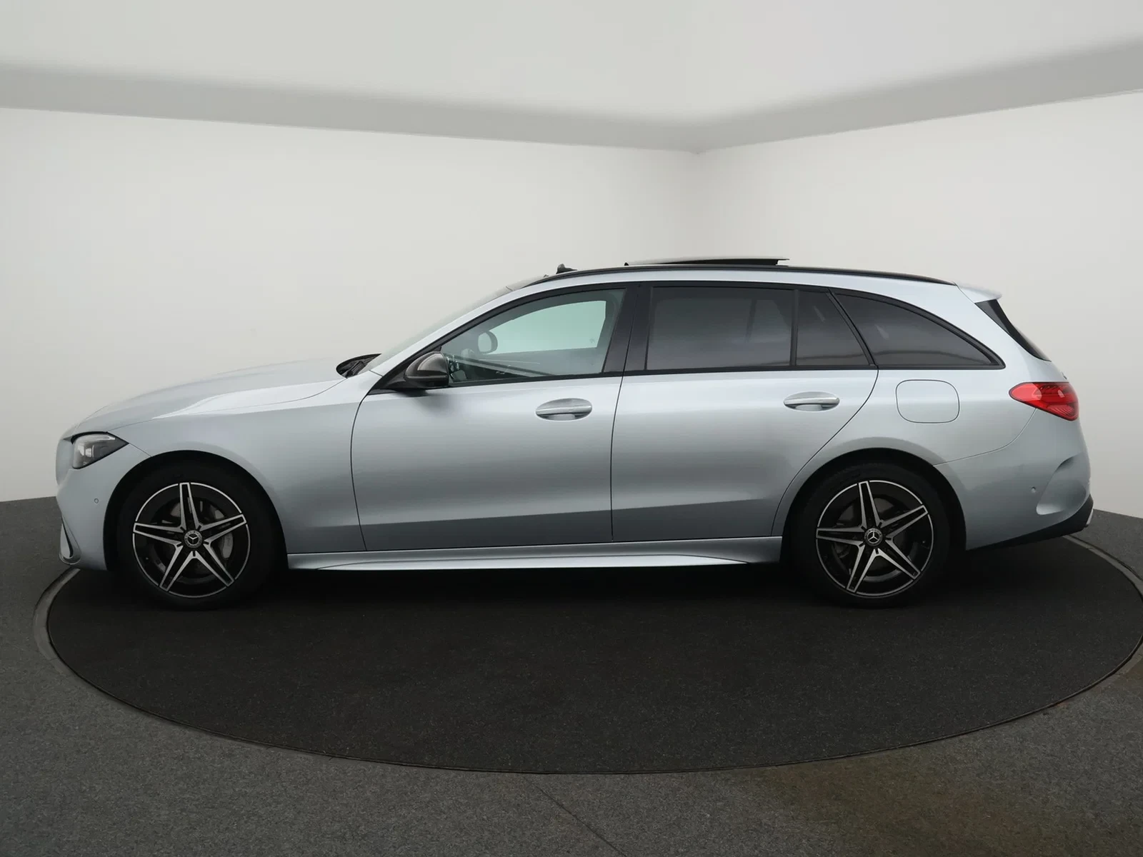 Mercedes-Benz Classe C Classe SW PHEV (S206) Break 300e PHEV AMG Line 313PK *AUTOMAAT*PANODAK*TREKHAAK*LEDER*CAMERA*PDC*NAV*APP-CONNECT*...*