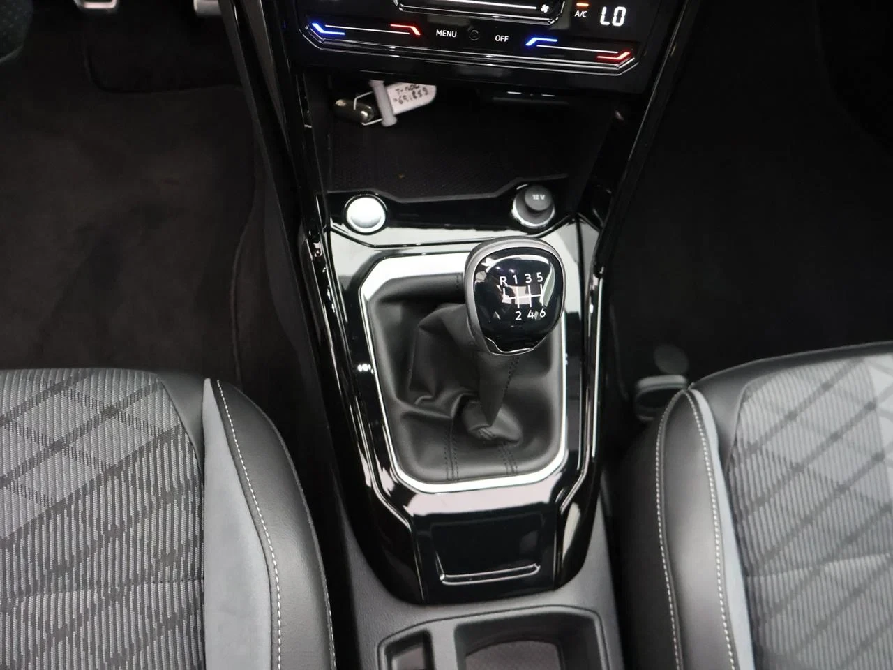 Volkswagen-T-Roc-image-14