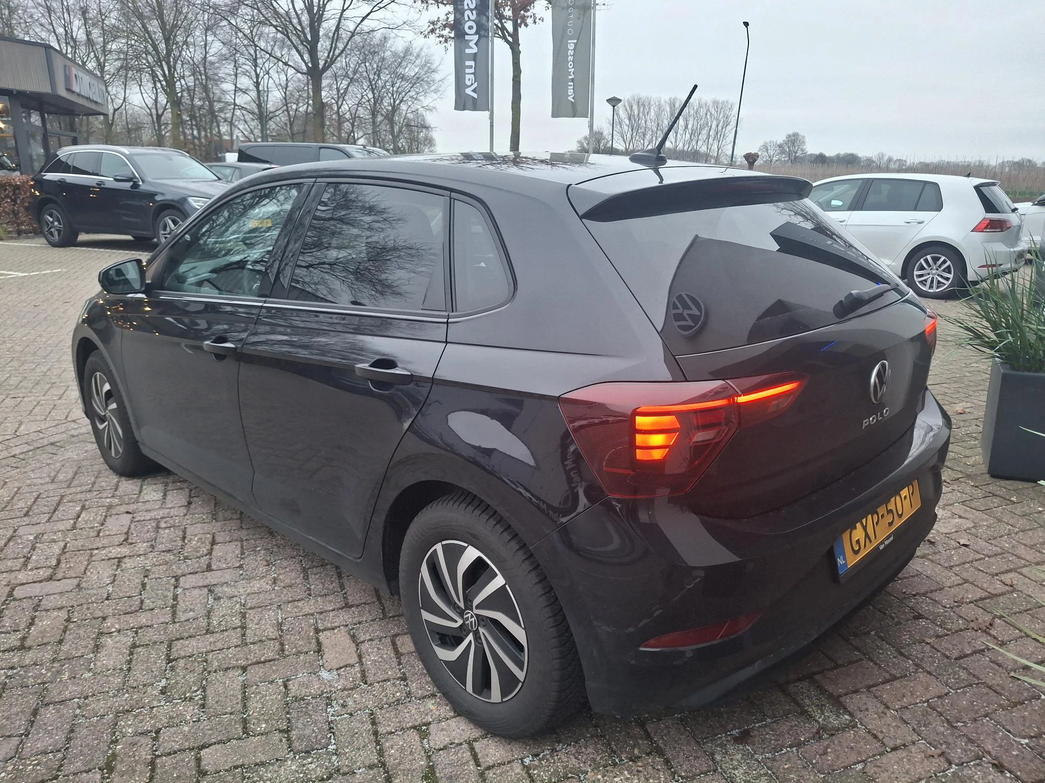 Volkswagen-Polo-image-4