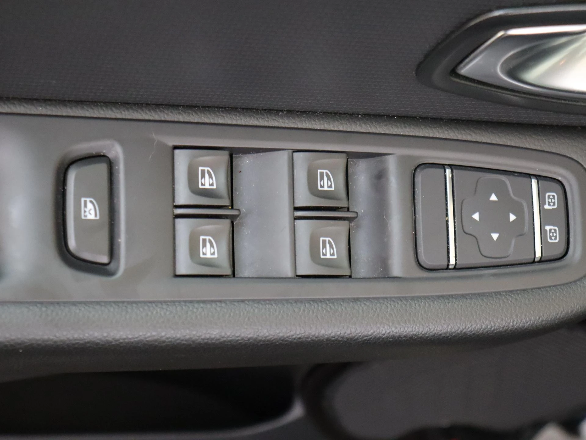 Renault-Clio-image-23