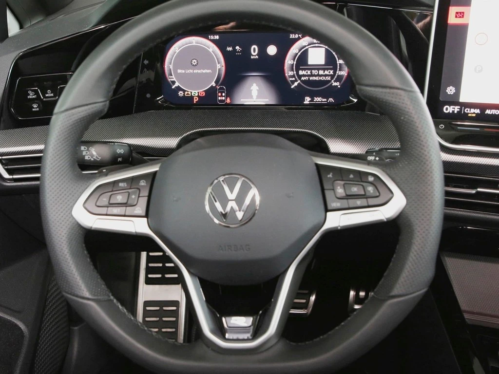 Volkswagen-Golf-image-14