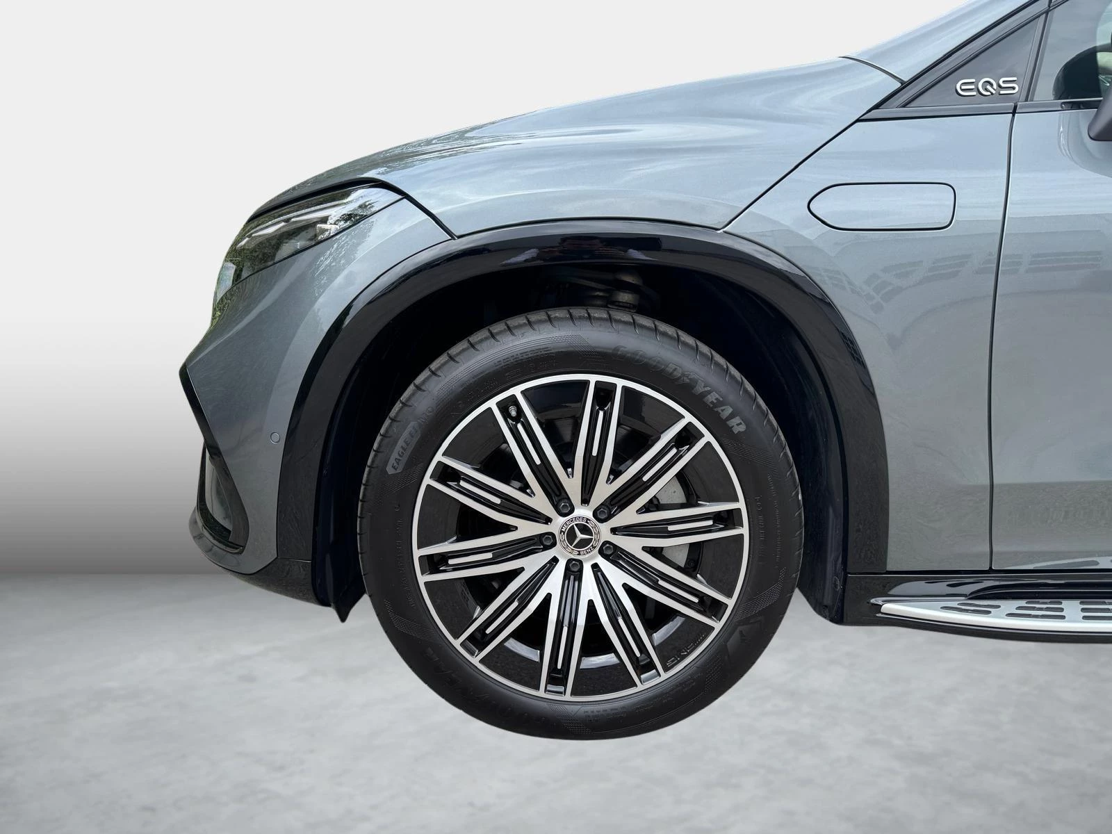 Mercedes-Benz-EQS-image-6