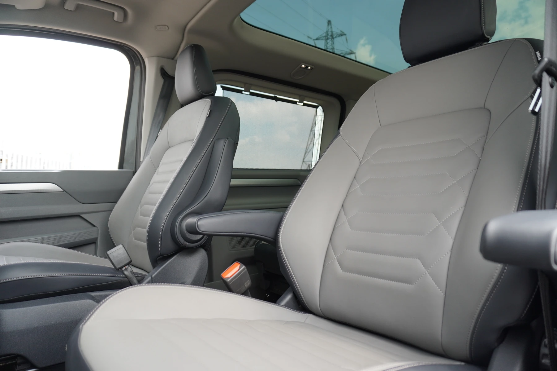 Volkswagen-Transporter-image-9