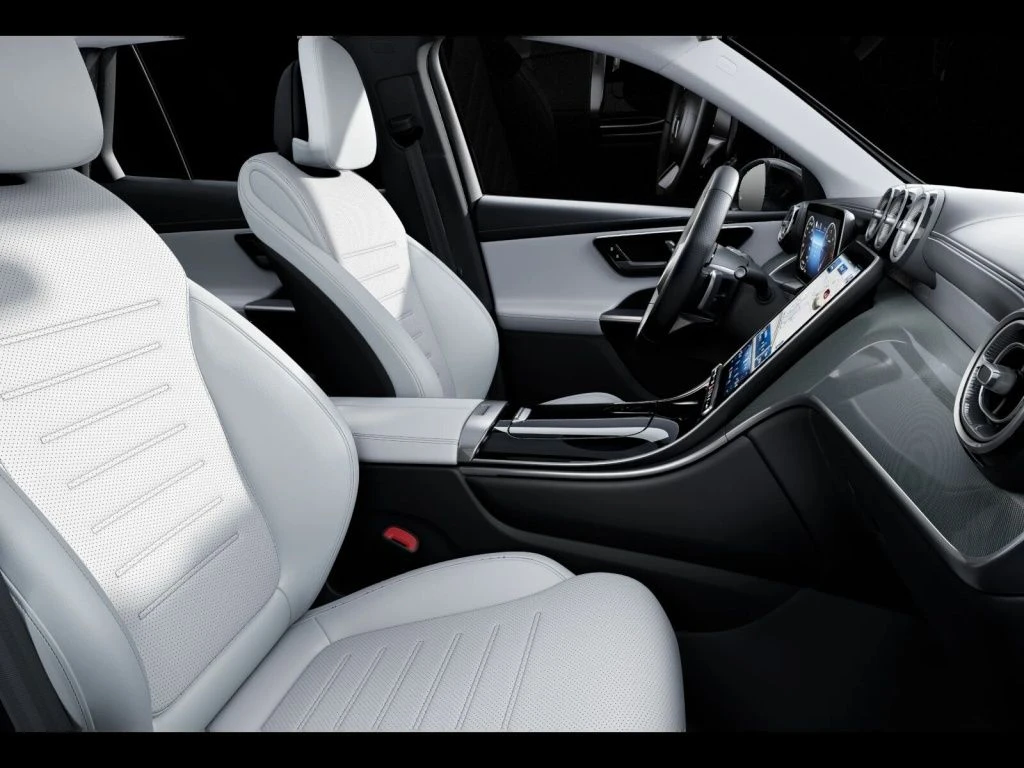 Mercedes-Benz-GLC 220 d-image-10