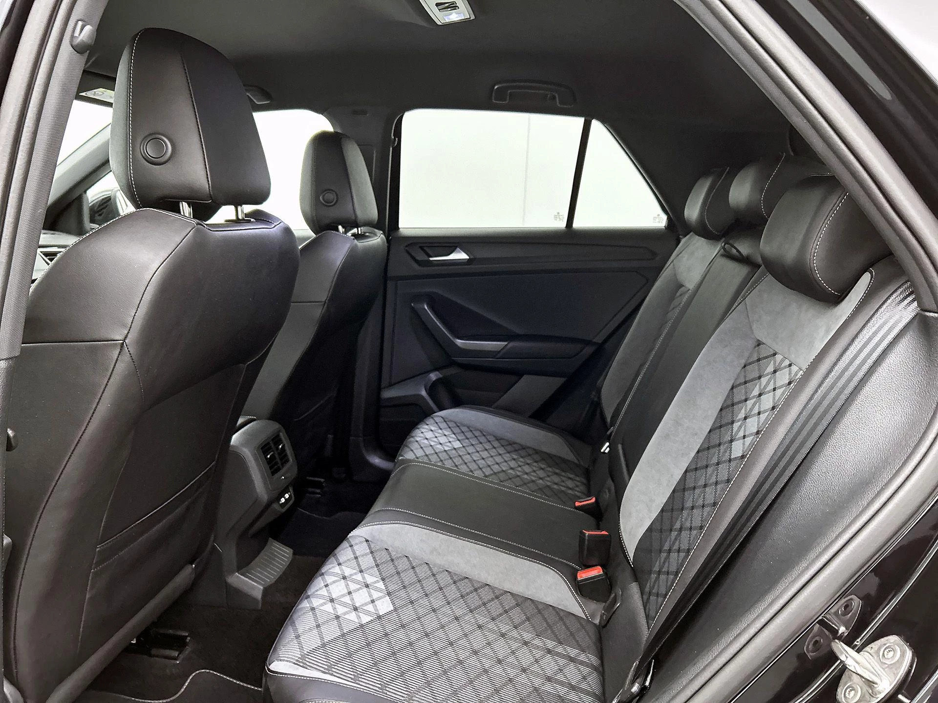 Volkswagen T-Roc 1.5 TSI R-Line | 150 PK |