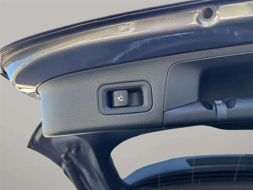 Mercedes-Benz-EQA-image-22