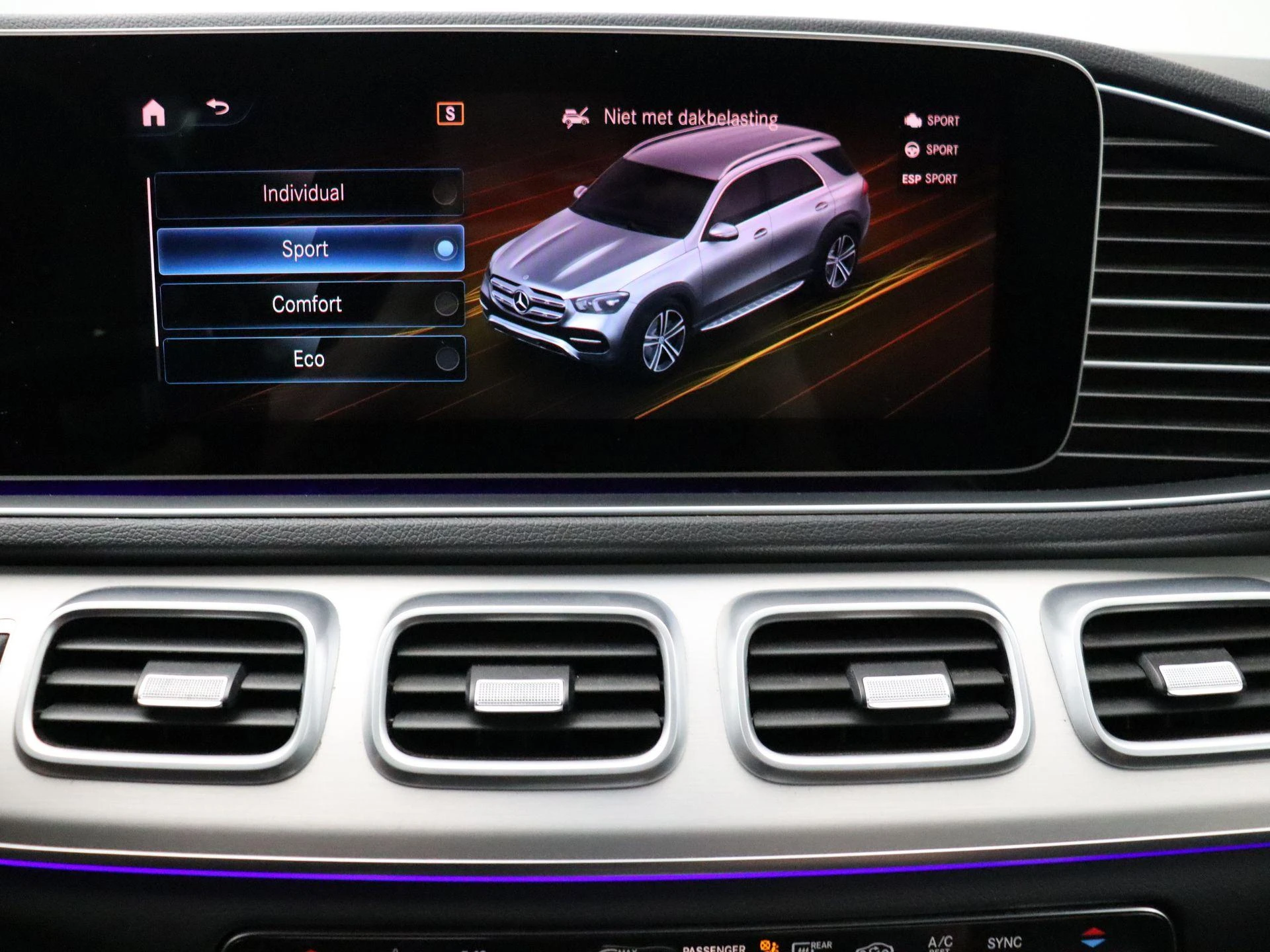 Mercedes-Benz-GLE-image-21