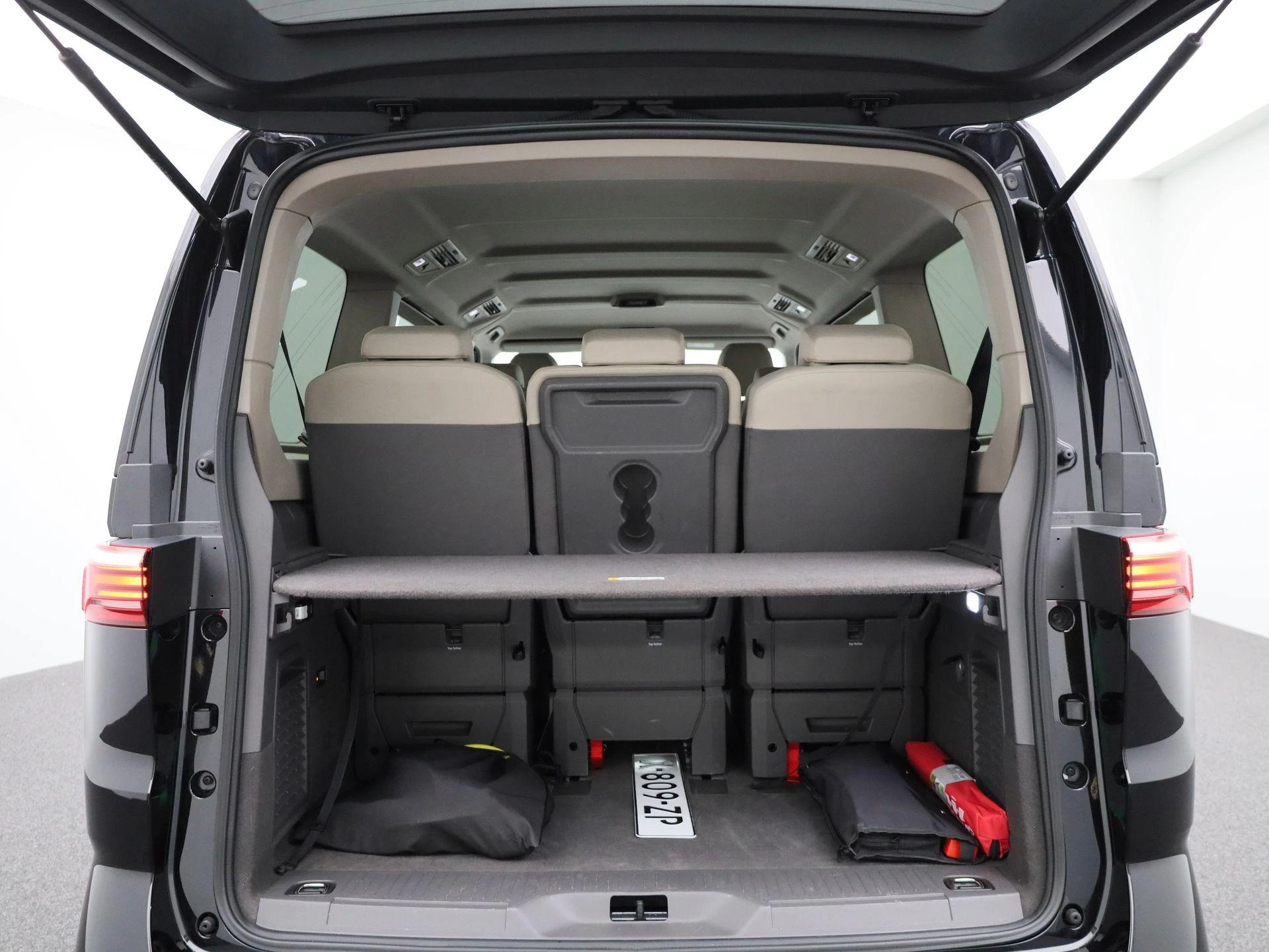 Volkswagen-Multivan-image-14