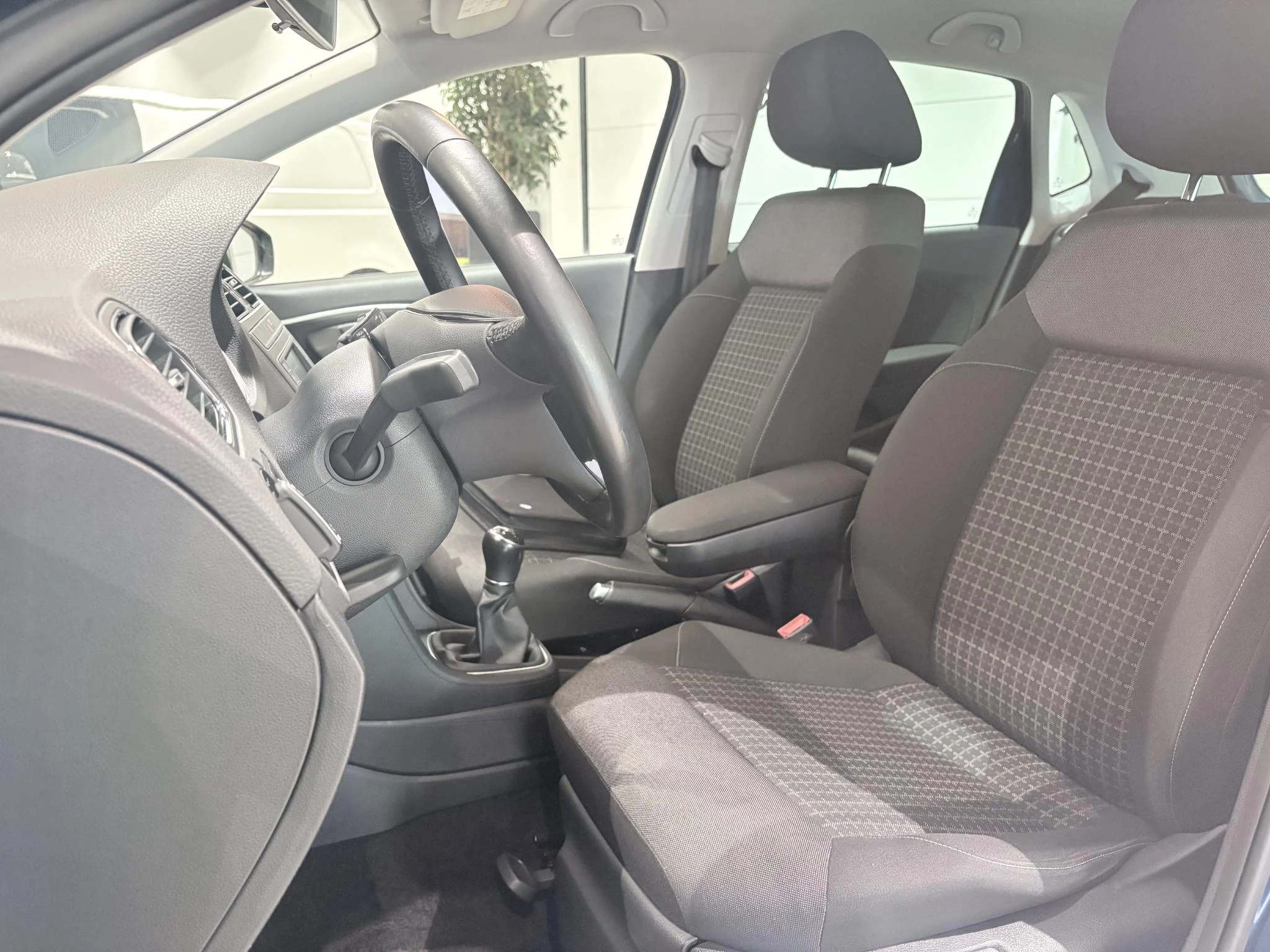 Volkswagen-Polo-image-10