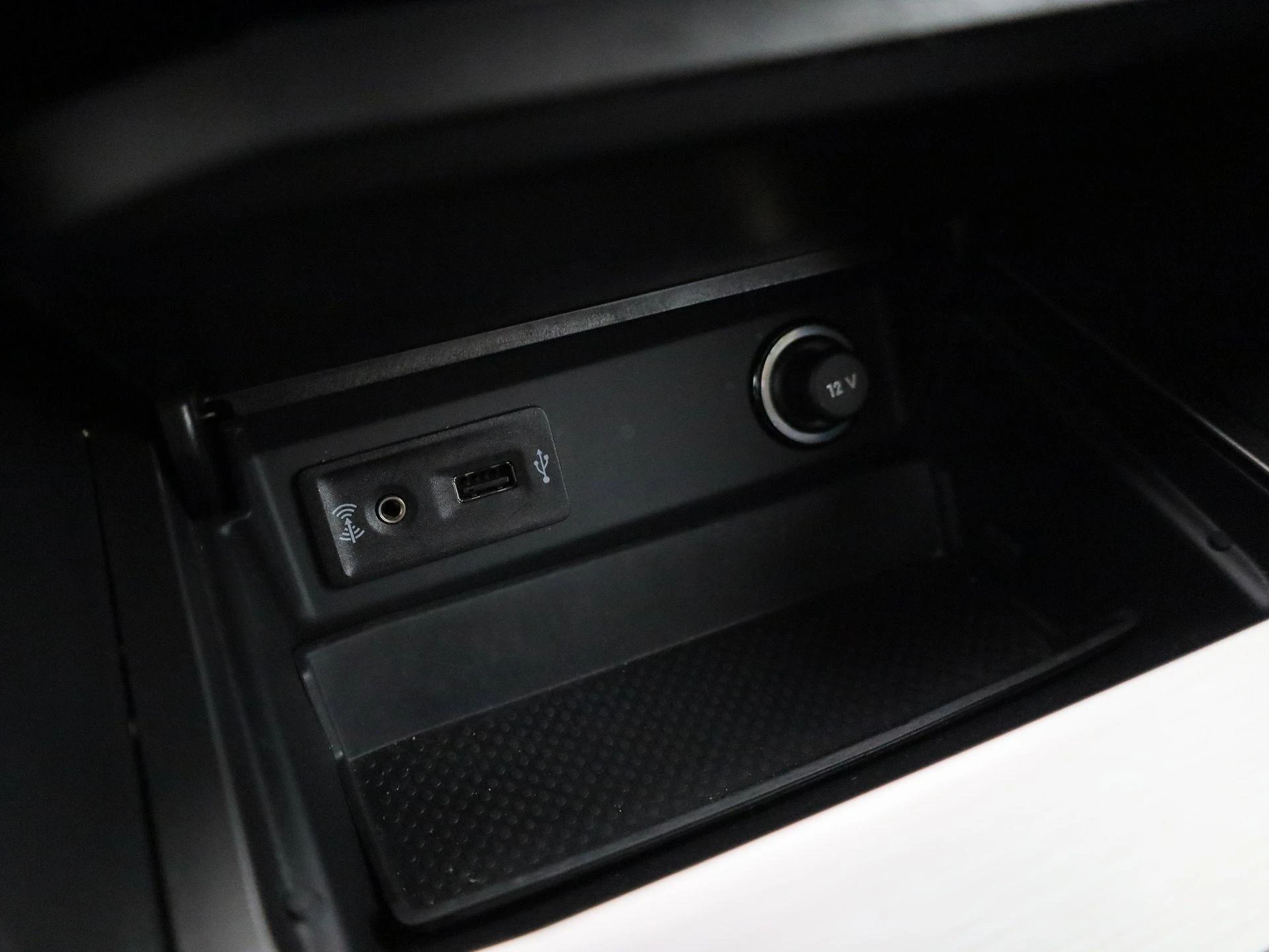 Volkswagen-Golf Sportsvan-image-22