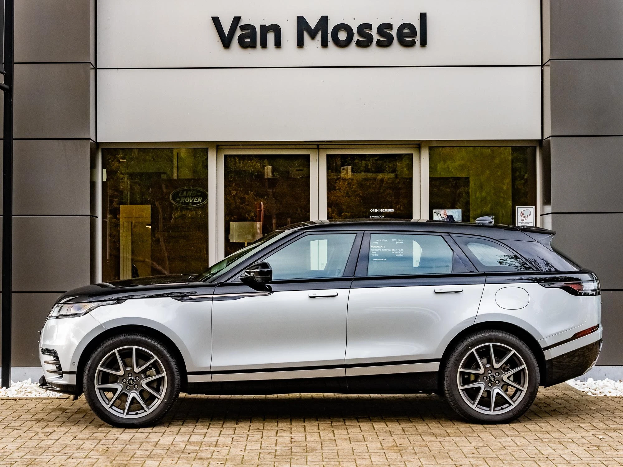 Land Rover-Range Rover Velar-image-2