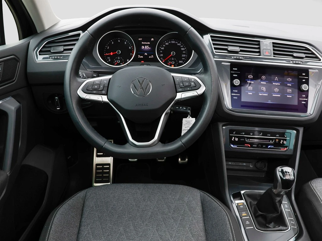 Volkswagen-Tiguan-image-10