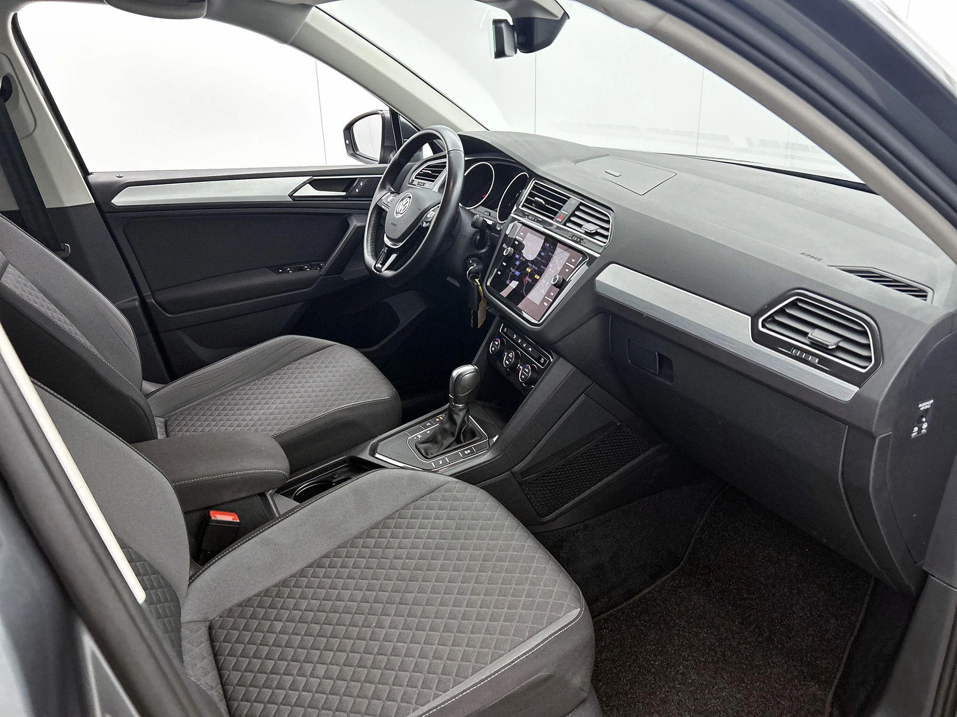 Volkswagen-Tiguan-image-19