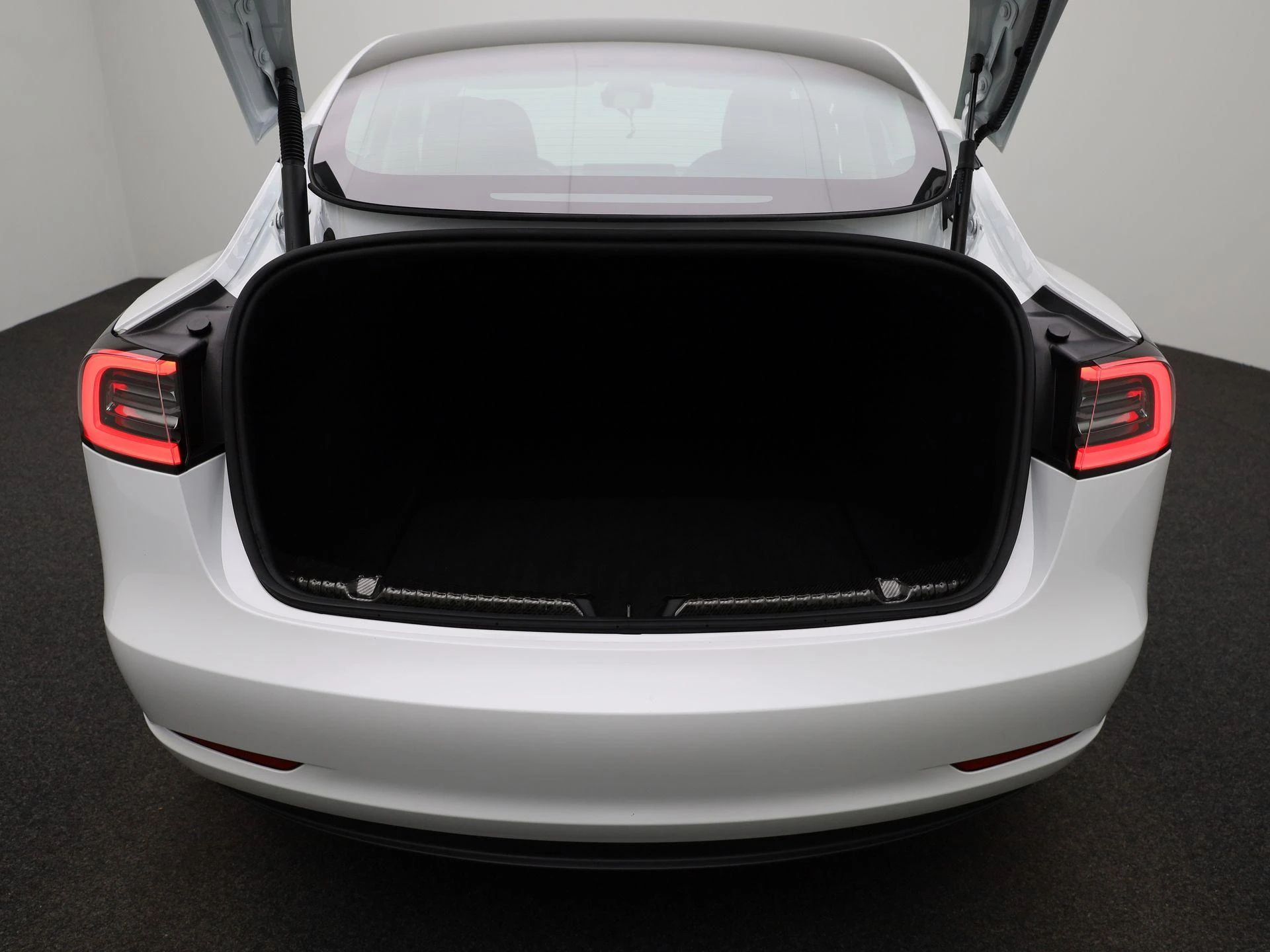 Tesla-Model 3-image-12