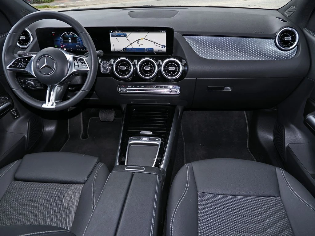 Mercedes-Benz-GLA 200 d-image-12