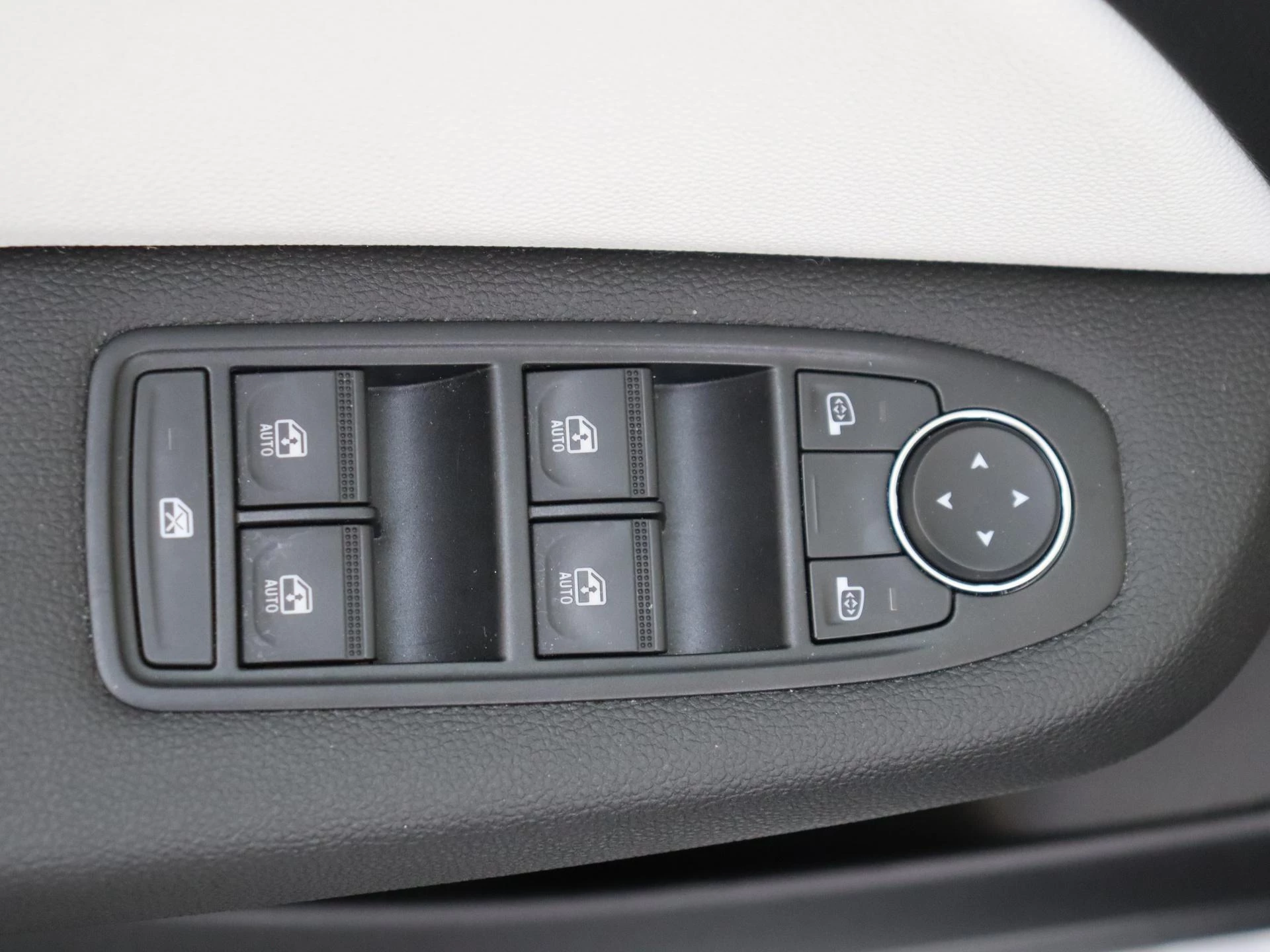 Renault-Clio-image-26