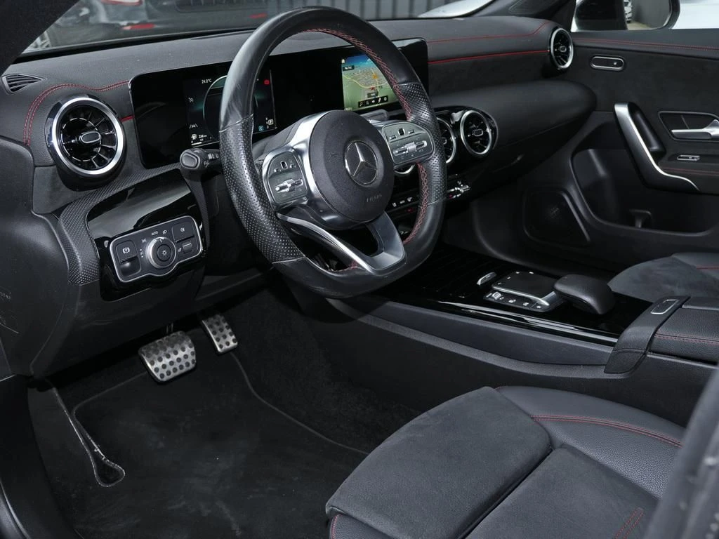 Mercedes-Benz-CLA 200 d-image-8