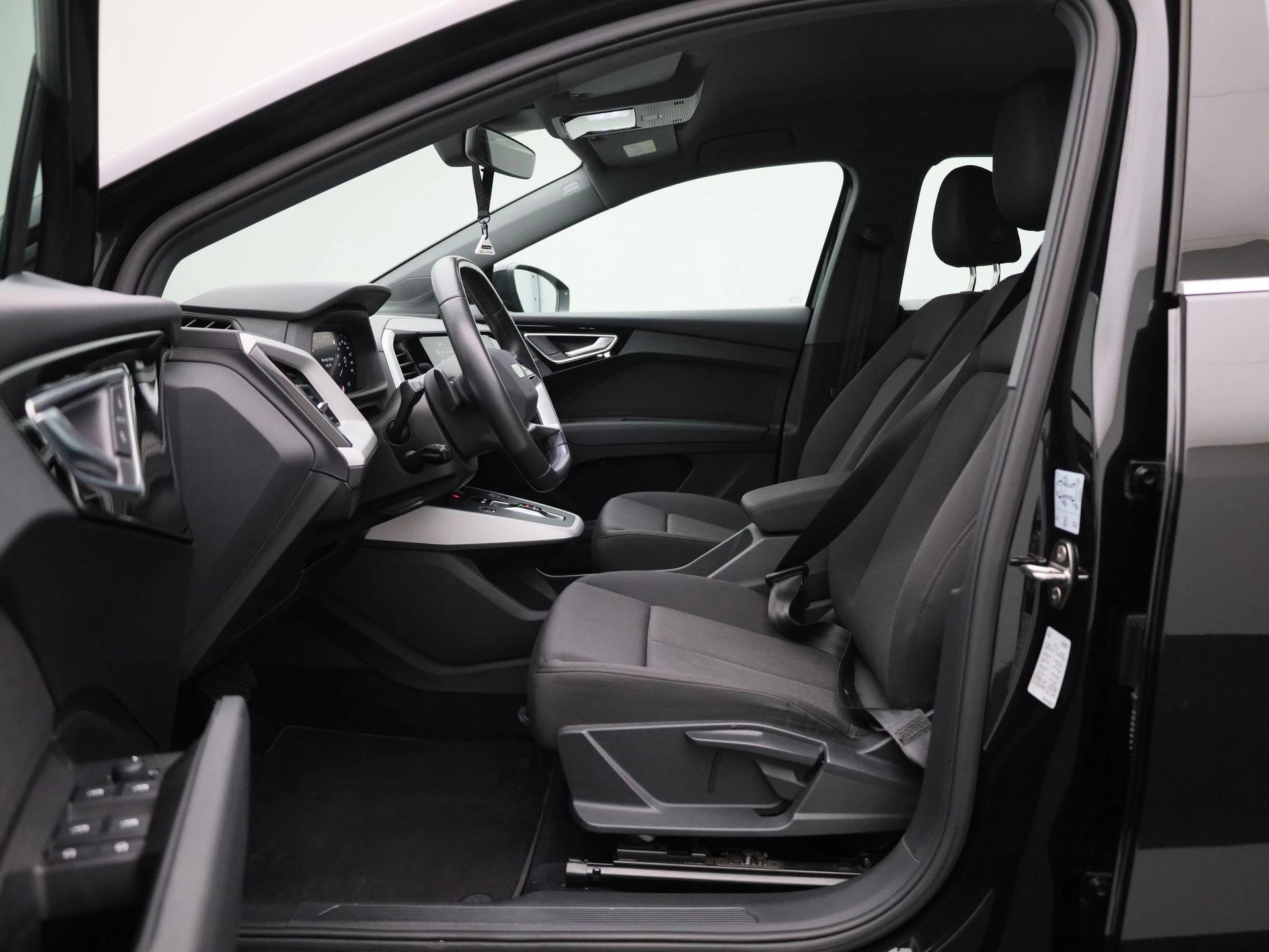 Audi-Q4 e-tron-image-10