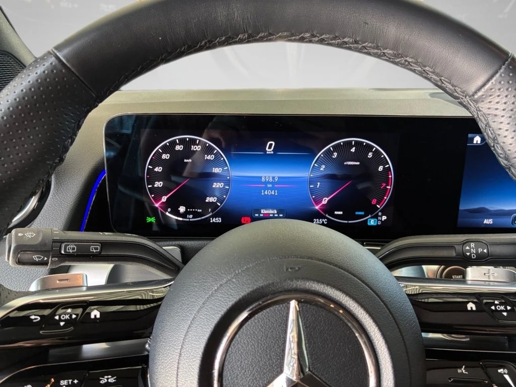 Mercedes-Benz-GLB 200-image-6