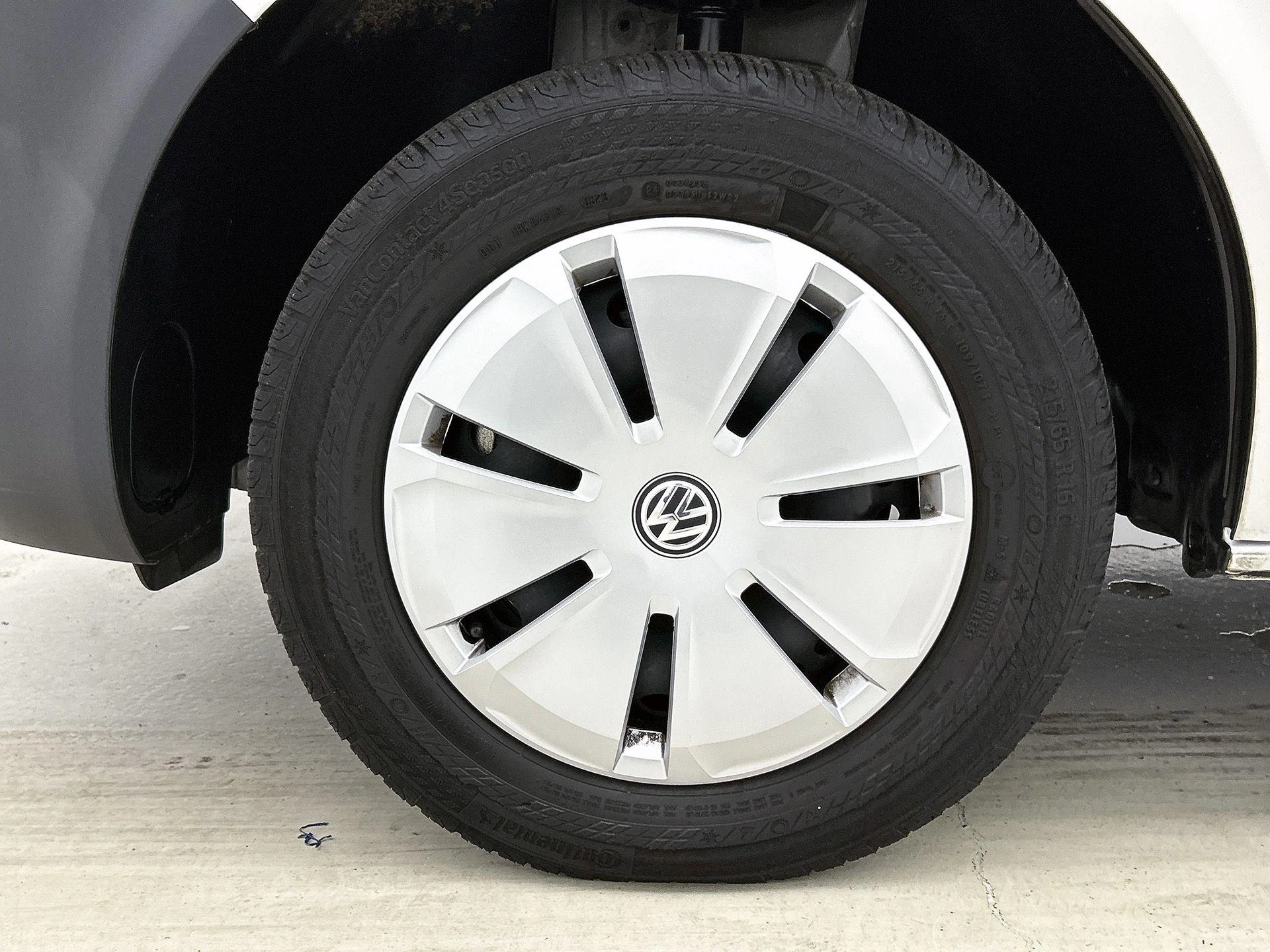 Volkswagen-Transporter-image-29