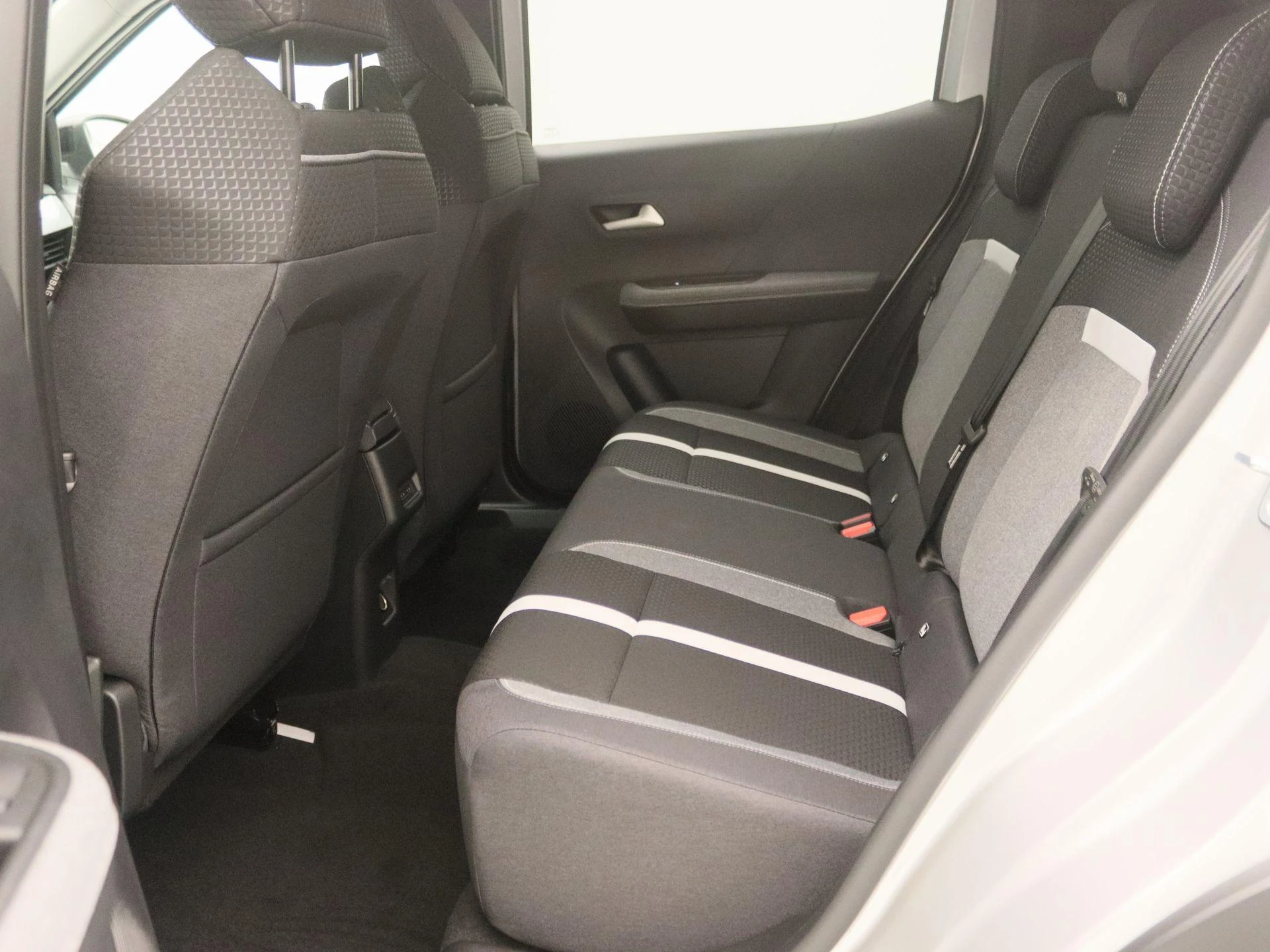 Opel-Frontera-image-12
