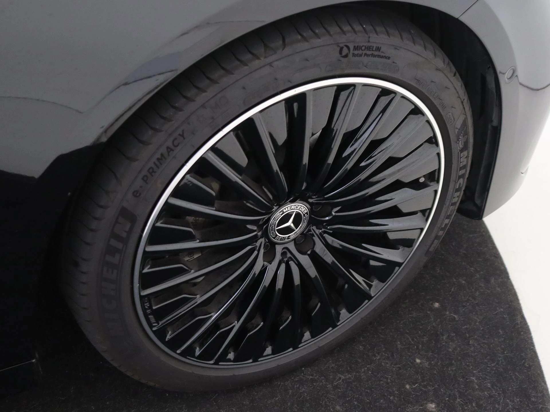 Mercedes-Benz-E-Klasse-image-30
