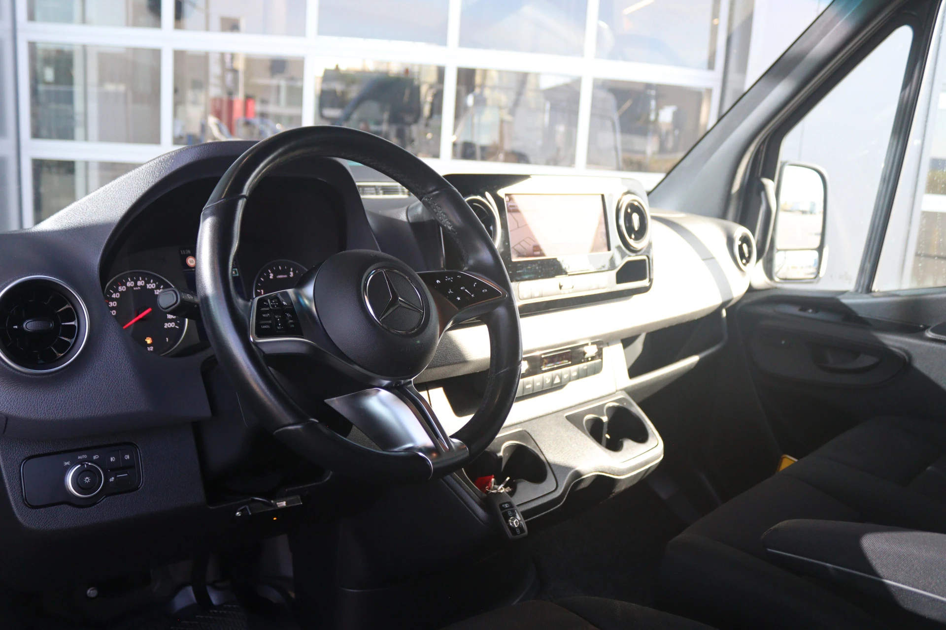 Mercedes-Benz-Sprinter-image-3