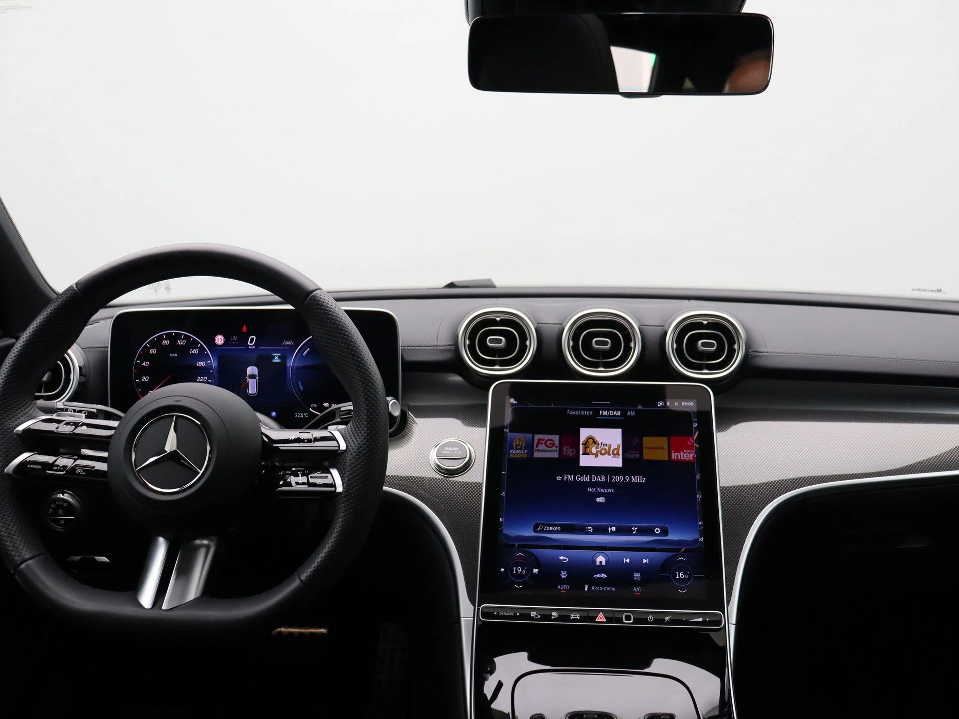 Mercedes-Benz-C-Klasse-image-20
