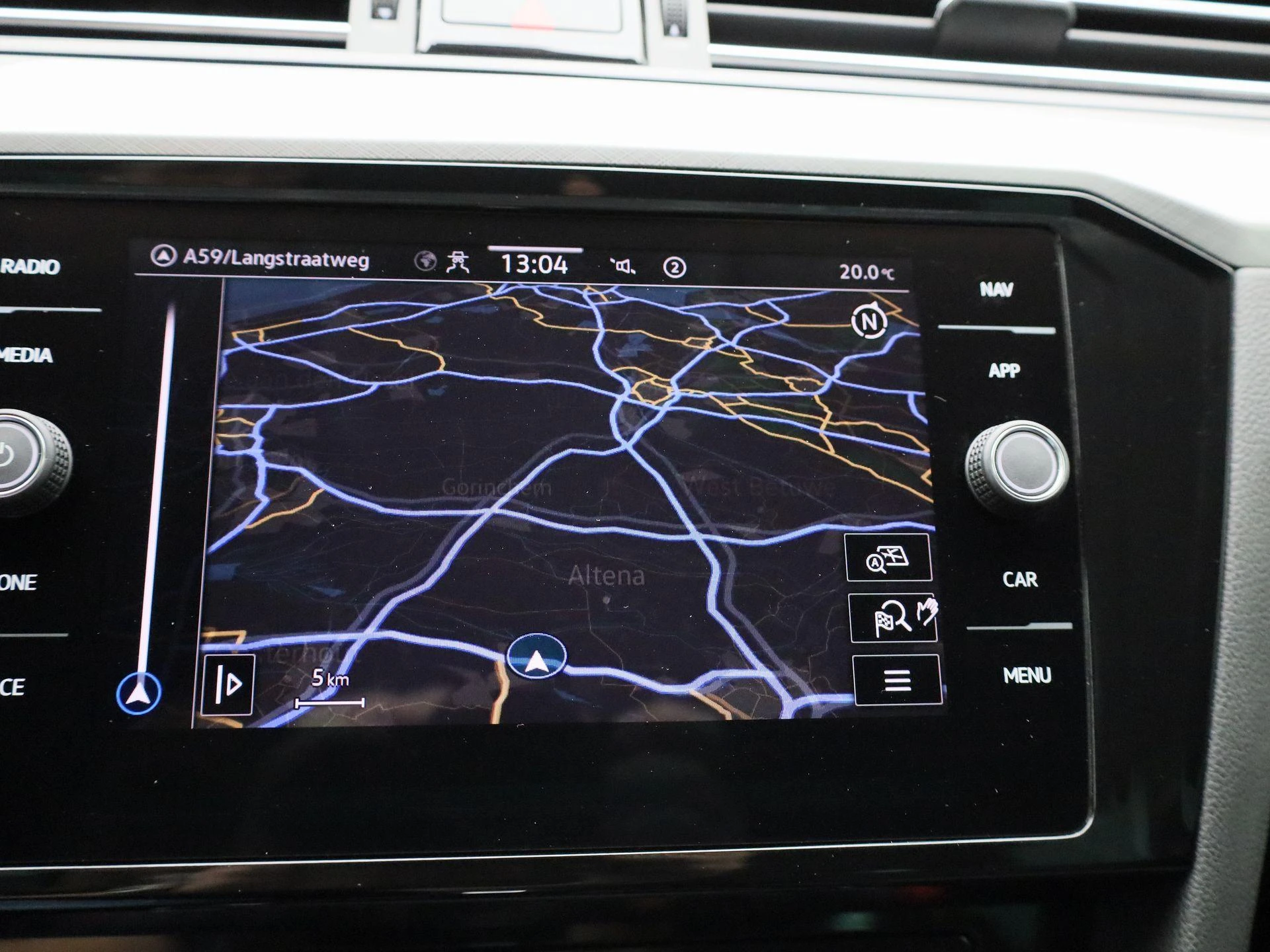 Volkswagen-Passat-image-17
