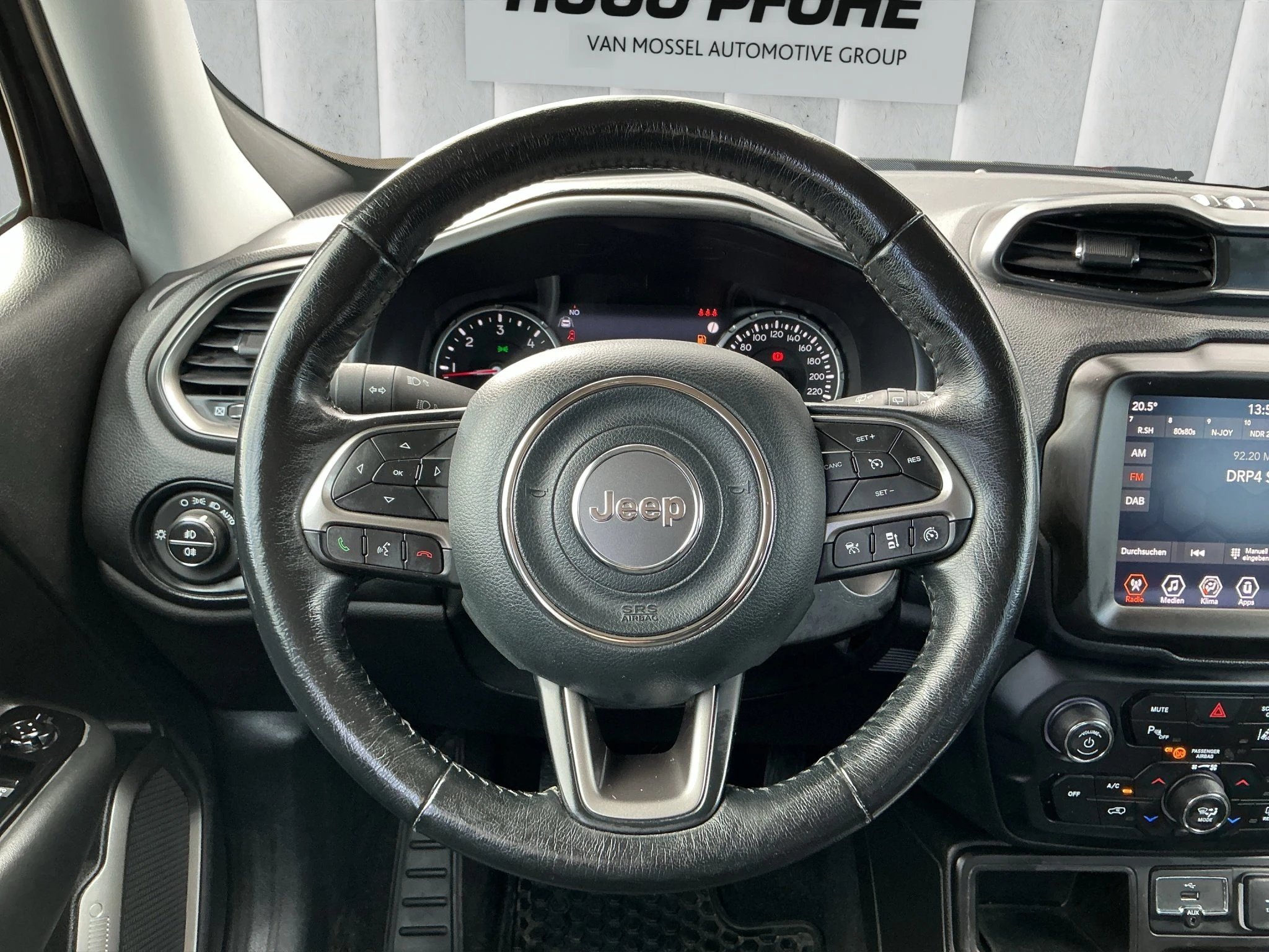Jeep-Renegade-image-12