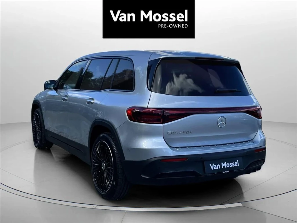 Mercedes-Benz-EQB-image-6