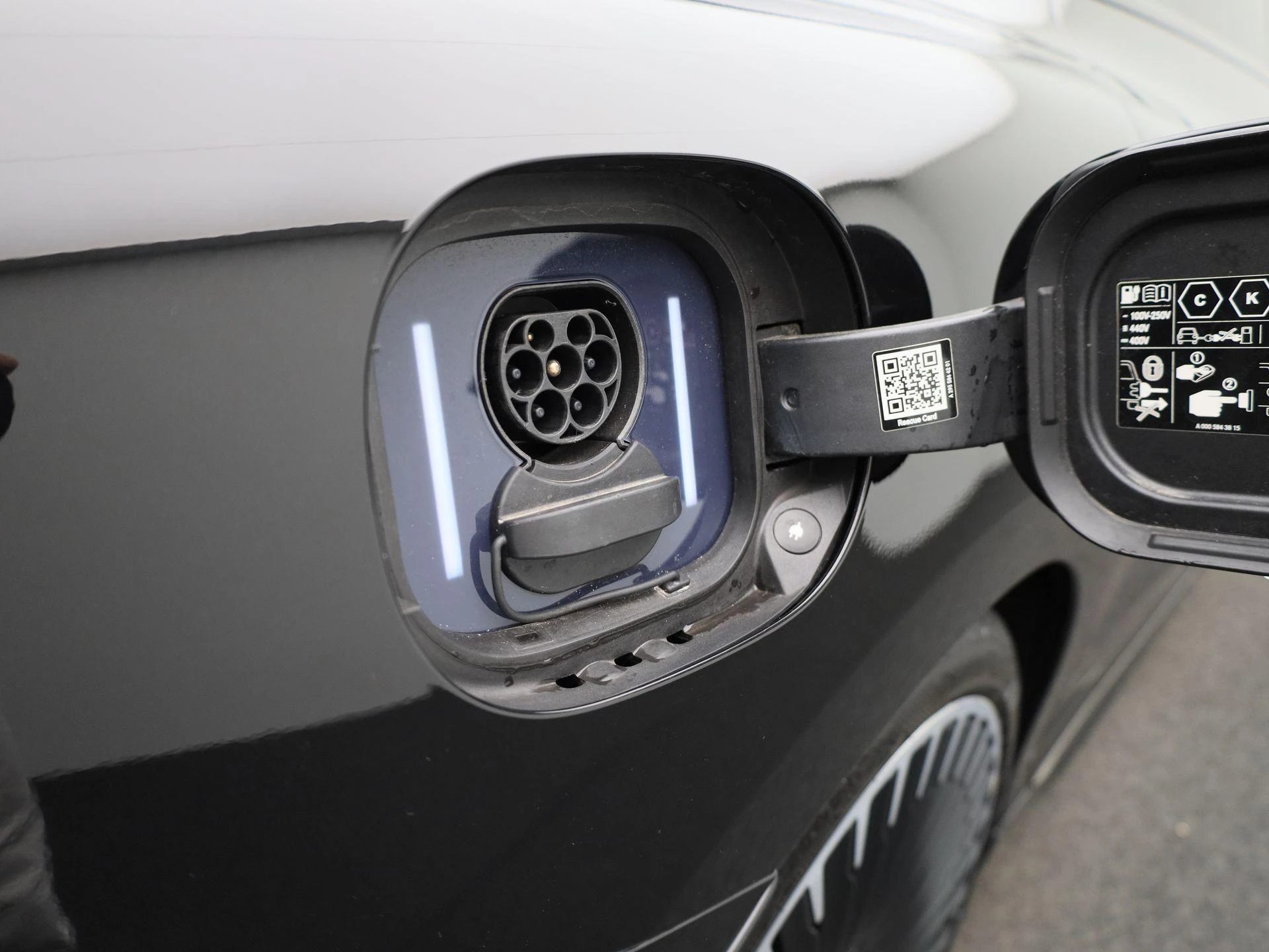 Mercedes-Benz-EQE-image-66