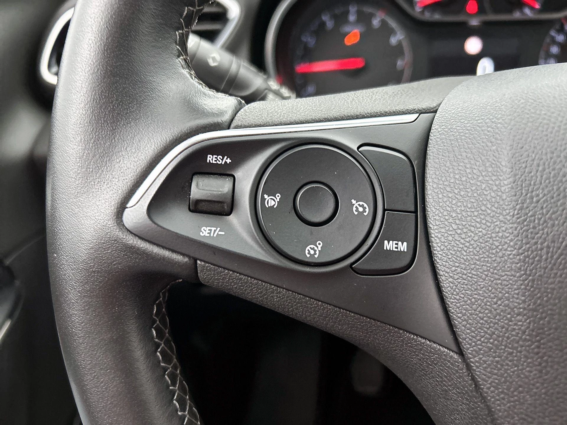 Opel-Grandland X-image-5