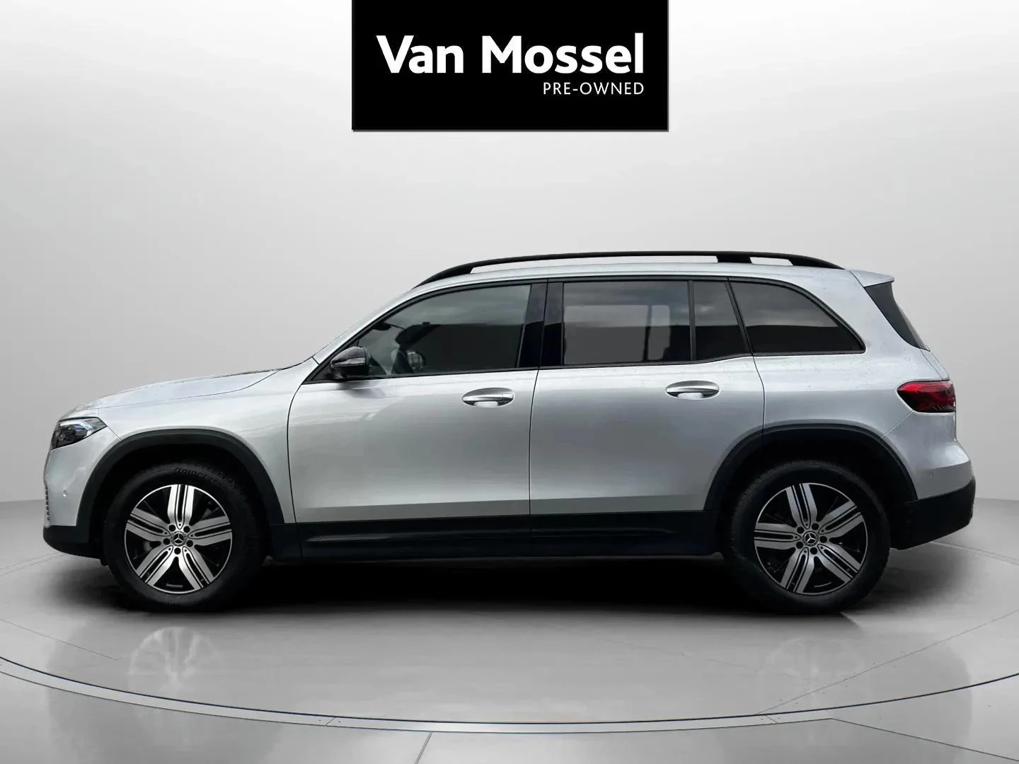 Mercedes-Benz-EQB-image-7