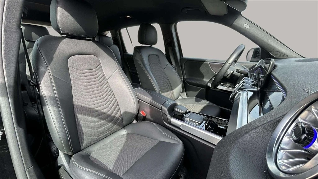 Mercedes-Benz-EQB-image-22