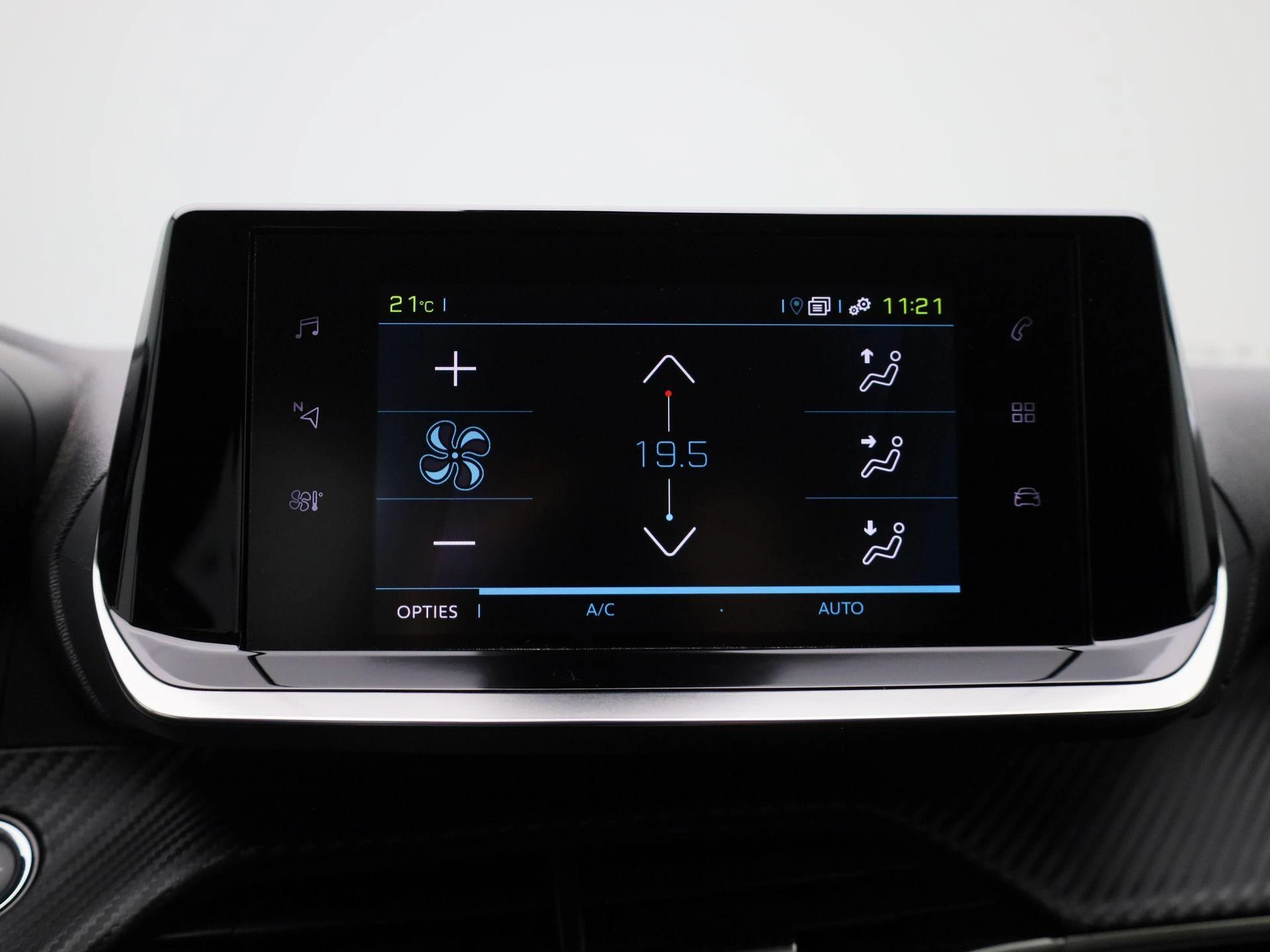 Peugeot-e-2008-image-30