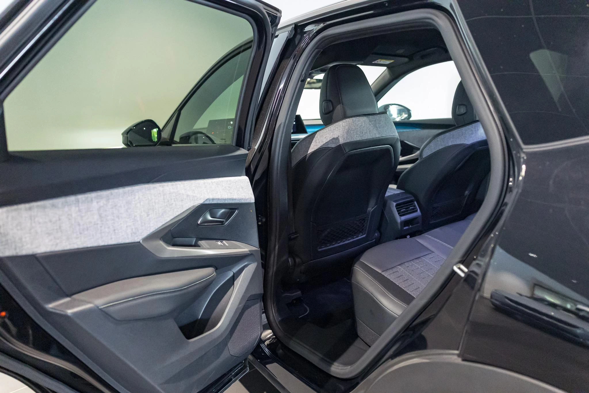 Peugeot 3008 1.2 HYBRID 145 e-DSC6 GT
