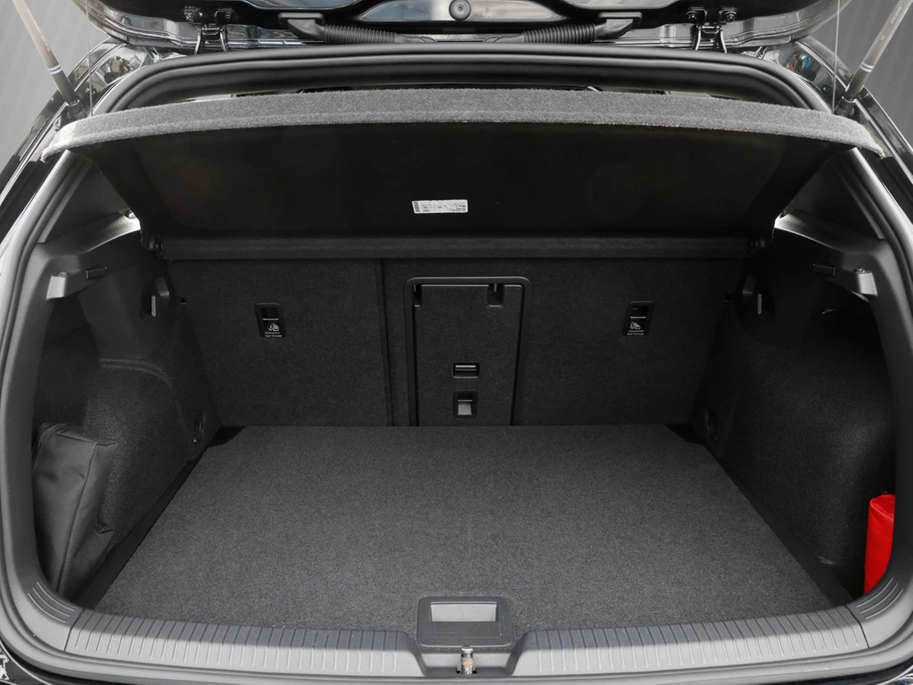 Volkswagen-Golf-image-4