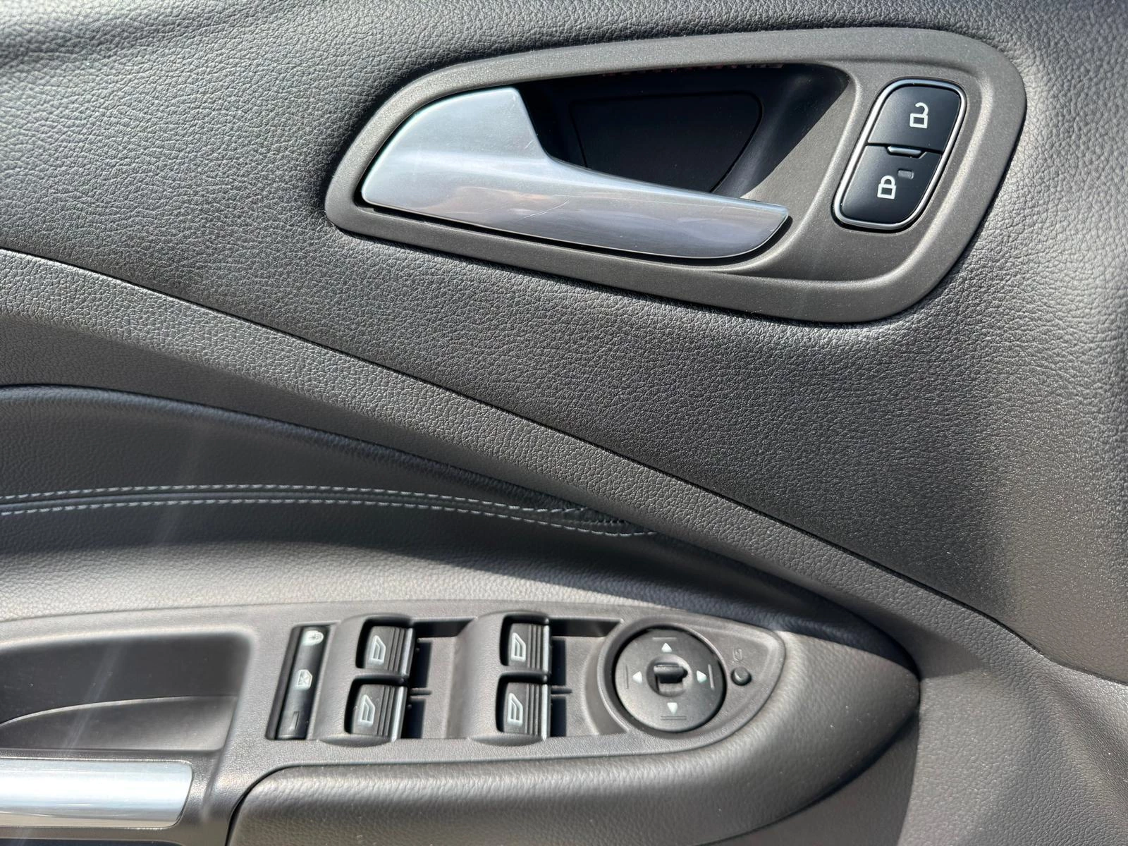 Ford-C-MAX-image-19