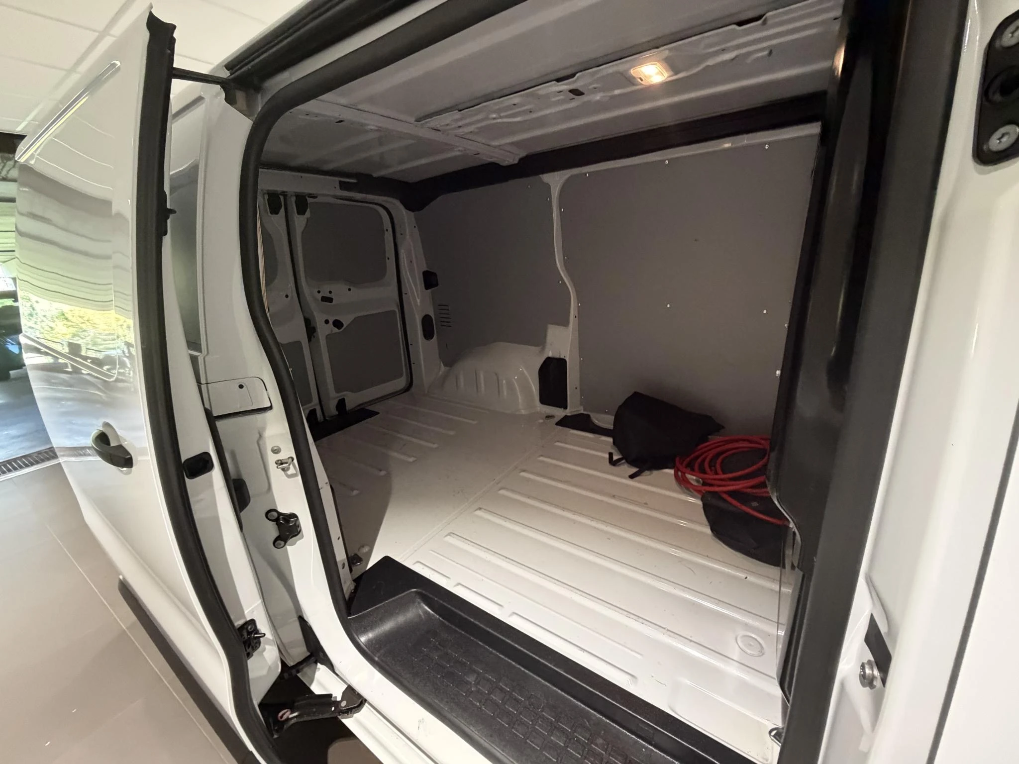 Peugeot-e-Expert-image-18