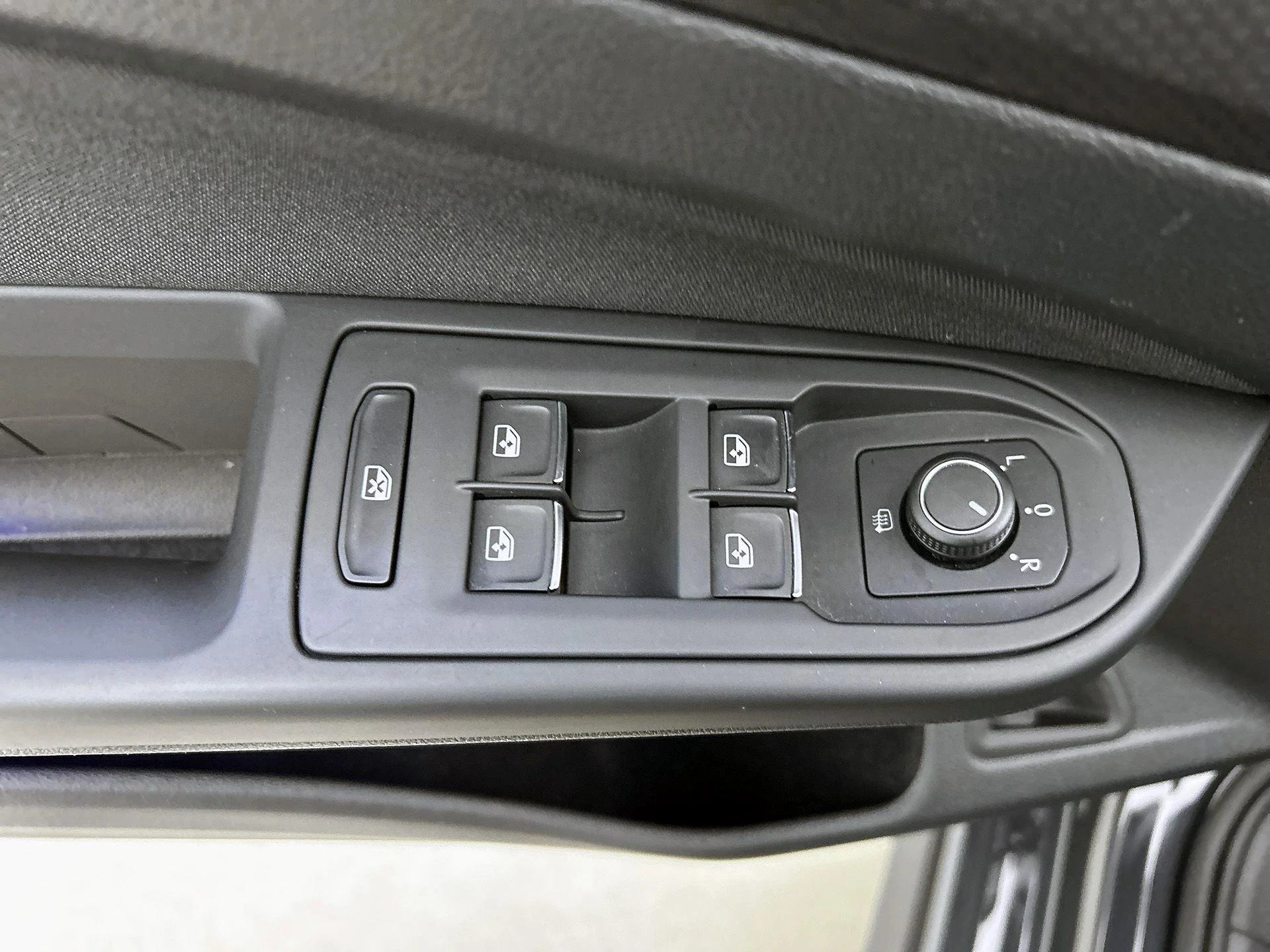 Volkswagen-Golf-image-30
