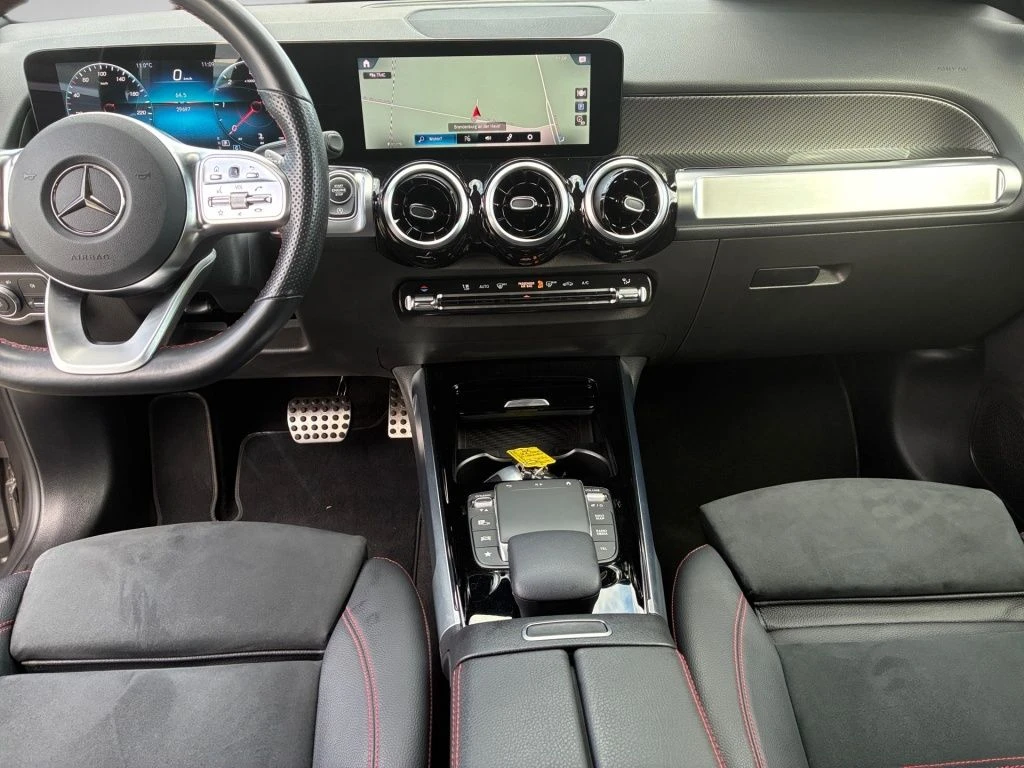 Mercedes-Benz-GLB 220 d-image-11
