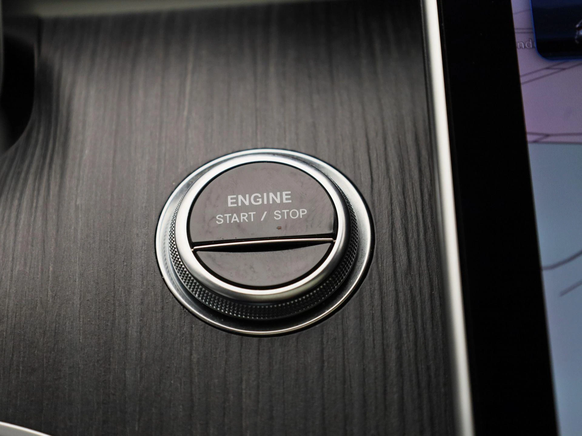 Mercedes-Benz-C-Klasse-image-21
