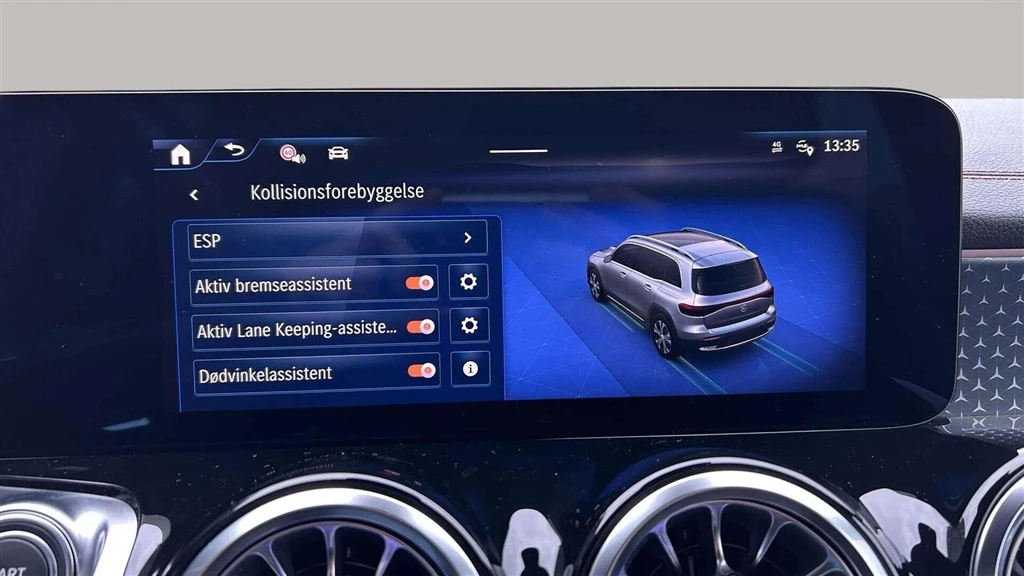 Mercedes-Benz-EQB-image-19