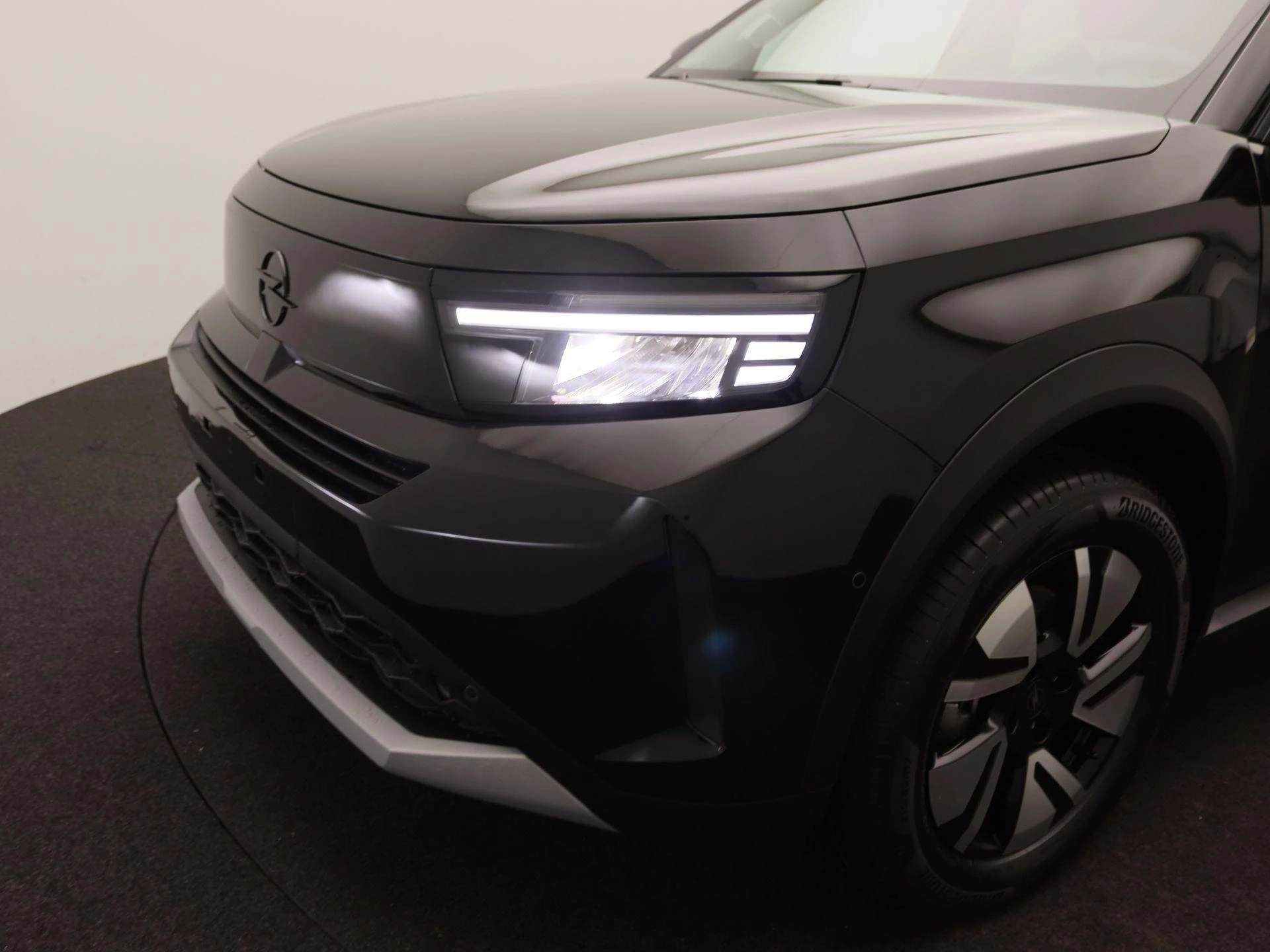 Opel-Frontera-image-1