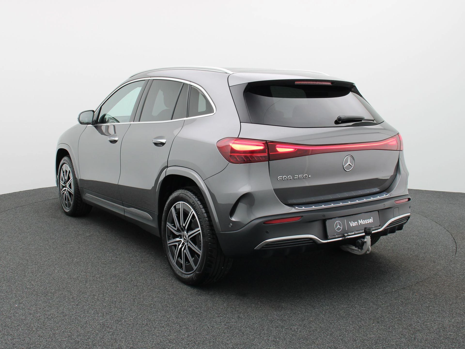Mercedes-Benz EQA 250+ Star Edition + AMG + PANO DAK + BURMESTER + TREKHAAK + HEAD UP