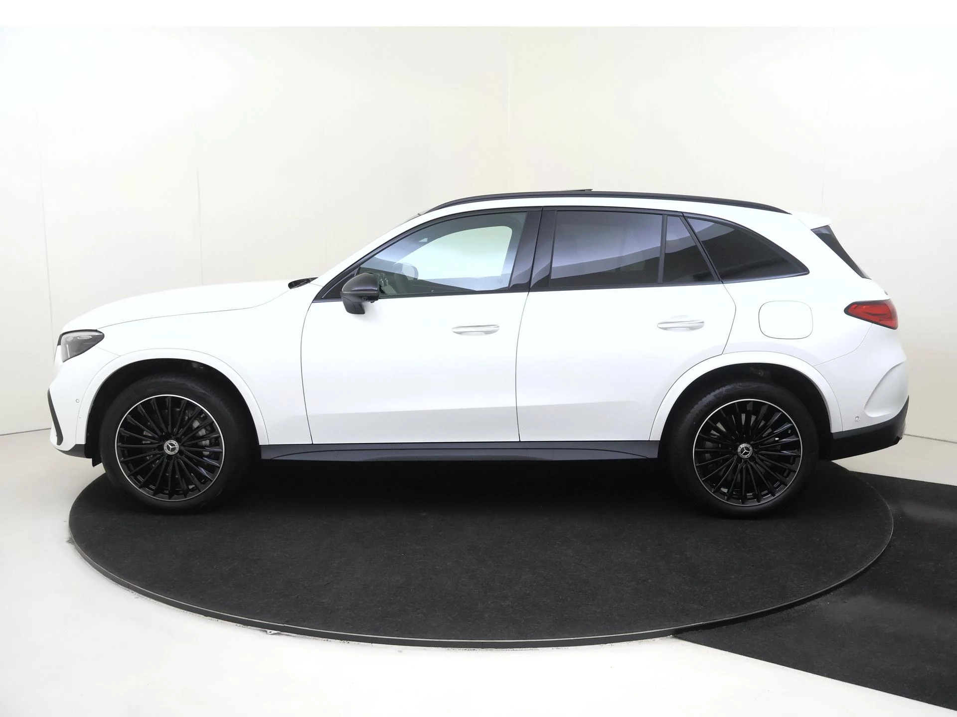 Mercedes-Benz-GLC-image-8