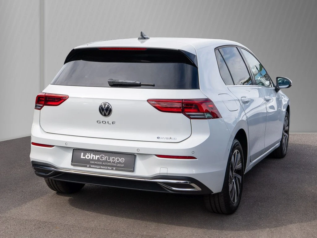Volkswagen-Golf-image-3