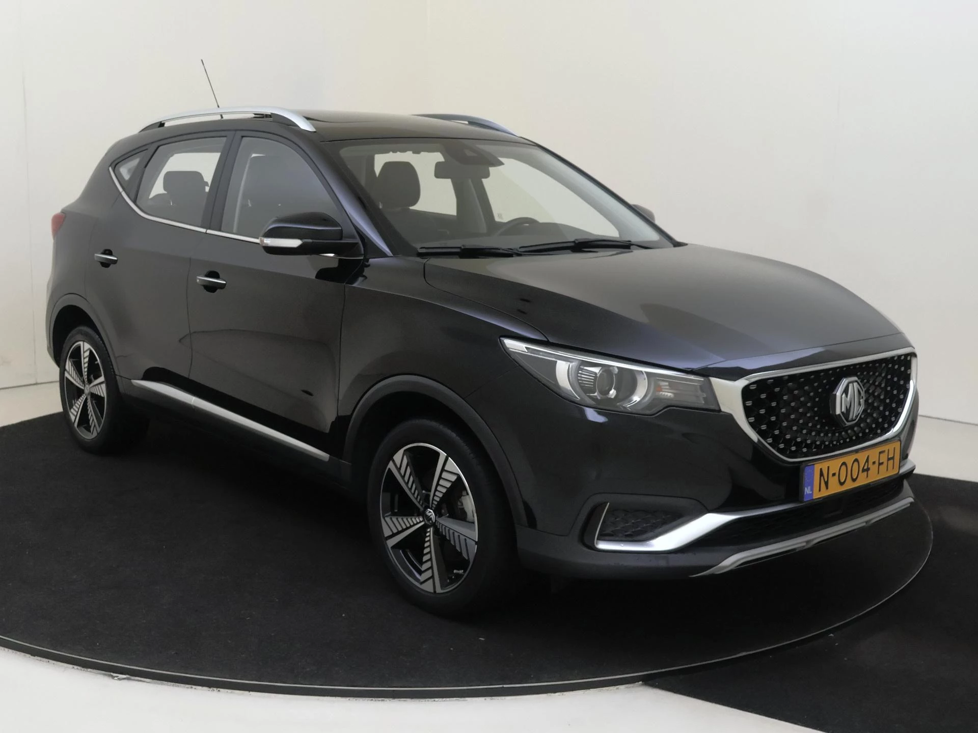 MG-ZS EV-image-1