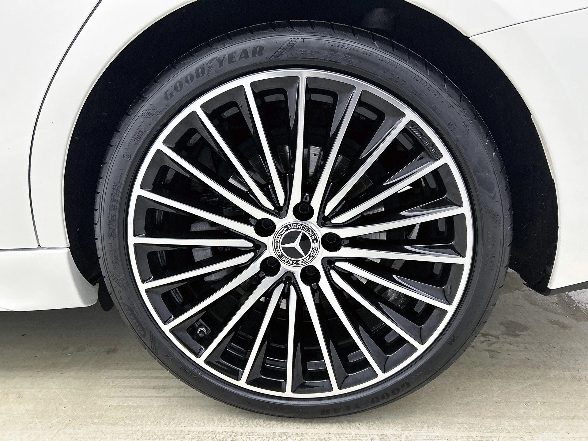 Mercedes-Benz-C-Klasse-image-36
